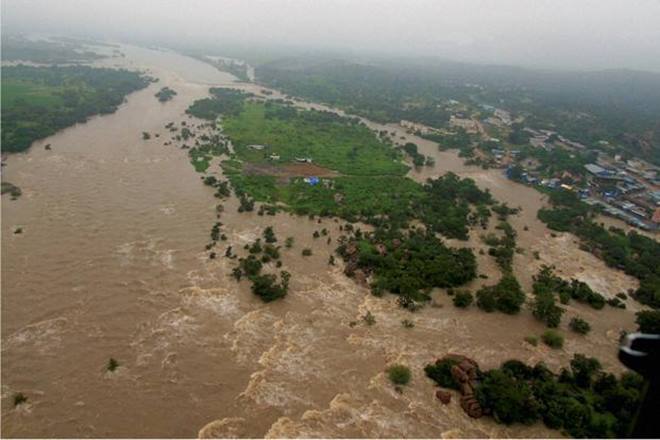 Andhra Pradesh, NDRF, SDRF teams, Godavari, West Godavari district, Bay of Bengal Andhra Pradesh, NDRF, SDRF teams, Godavari, West Godavari district, Bay of Bengal
