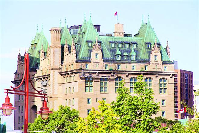 The cruel aristocrat's daughter is said to have fallen in love with the son of an enemy Irish chieftain, and much to her father's disdain, she eloped only to have caught in a storm across Lake Sheelin.