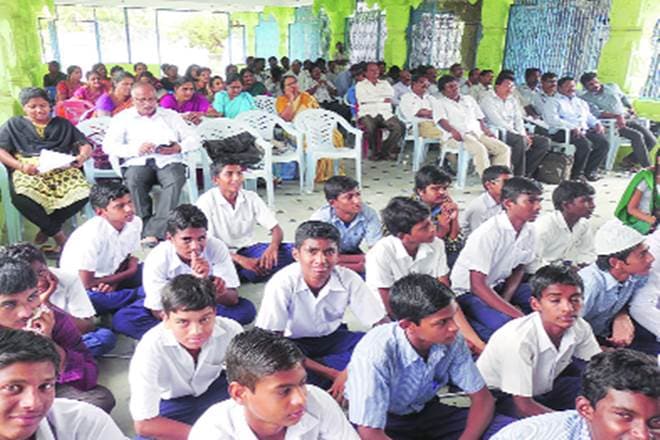  There are studies to prove that learning both Hindi and English can have significant advantages for kids.