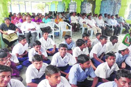  There are studies to prove that learning both Hindi and English can have significant advantages for kids.