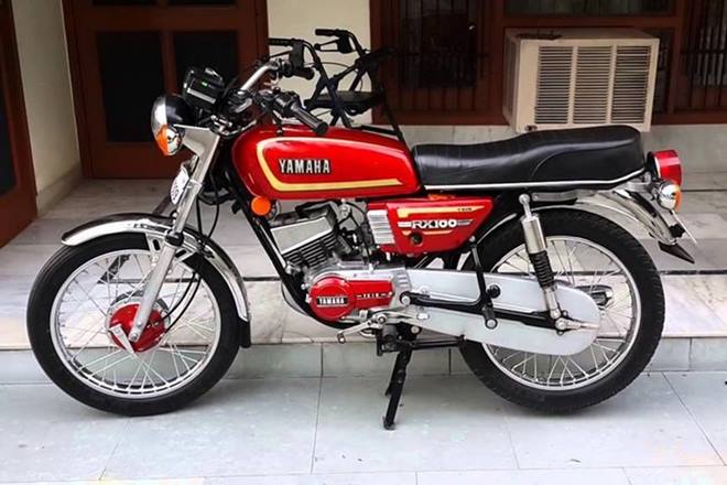 Launched in the mid 80s and produced until 1996, Yamaha RX100 succeeded the RD350 which was deemed too powerful for the Indian market realising that smaller displacement motorcycles would work better in India, especially after considering Suzuki AX-100's success. However, the RX100 was not a regular 100cc bike, it had Yamaha's racing DNA and was quite powerful, something that appealed to motorcycle enthusiasts. (Image: Maxabout)