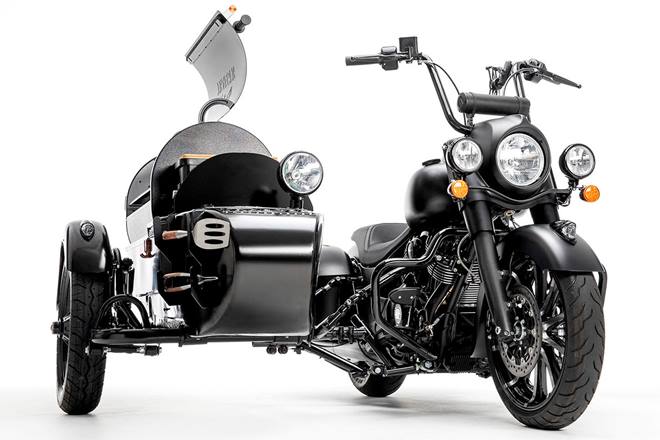 Indian/Traeger sidecar by See See Motorcycles: In collaboartion with Indian Motorcycle and Traegar Grills, See See have bolted a side car with a fully-operational wood fire grill to a Chief Dark Horse. The grill, in fact, is an Ironwood Series 885 which is a vintage and was restored for this customisation. (Source: Bikeexif)