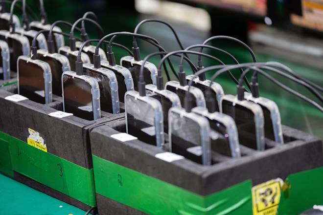 Phones Getting Made Mobile phones manufacturing surges 8-folds in last 5 years; electronics ...