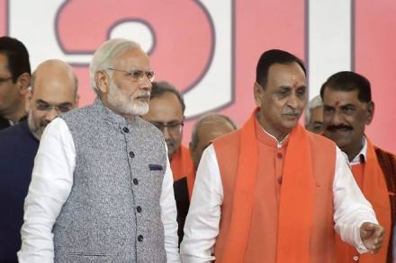 Flood hit Vadodara, Vadodara flights, Narendra Modi, Vijay Rupani, gujarat cm, Vishwamitri river, latest news on vadodara floods Flood hit Vadodara, Vadodara flights, Narendra Modi, Vijay Rupani, gujarat cm, Vishwamitri river, latest news on vadodara floods