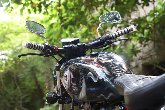 Besides the artwork, the other modifications include a new pair of wheels and tyres. The seat has been upgraded as well. While the custom house calls its a bobber, the Black Jack is more is a comfy cruiser-style motorcycle.