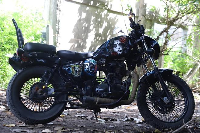 Royal Enfield Classic 500 will not go out of style for years to come and neither will the interest custom bike builders have in it. It has a classic minimalistic design to begin with so playing around with its styling becomes more interesting. Maratha Motorcycles has come a long way in custom builds. We have featured them before and today we've another one them builds but this time the focus is more on the paint job – or the intricacy of it.