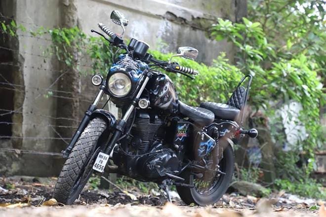 In fact, it looks like the pillion must remain quite comfortable with a backrest that also has a cushion. As for rider comfort, the seat is ample and looks soft cushioned.