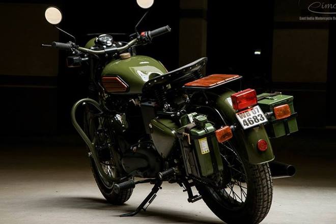 Beyond the cosmetic changes, Eimor Customs have upgraded the brakes and it now also gets a disc at the rear as well. It gets wire-spoke wheels which are shod with MRF Moto C tyres. There are wooden panels on the fuel tank as well which enhance the classic styling. (Photo: Eimor Customs)