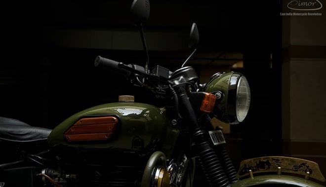 Eimor also revised the instrument cluster which is now more old-school, but the switchgear has been retained from the original motorcycle. The engine remains stock. (Photo: Eimor Customs)