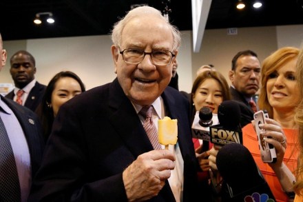 warren buffet tips to live a happy life for sucessfull career