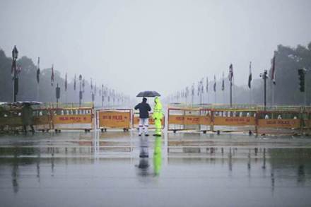 An official of the India Meteorological Department (IMD) said scattered light rains are expected in the national capital over the next three to four days which will help check humidity and pollution levels. (File photo)