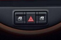  The switches for operating the front power windows are placed on the dashboard. 