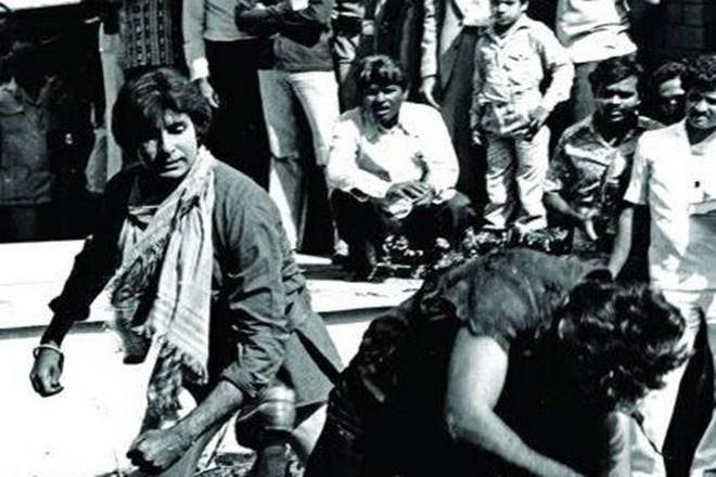 Amitabh Bachchan, Amitabh Bachchan viral video, Amitabh Bachchan award, amitabh bachchan twitter, amitabh bachchan coolie, amitabh bachchan coolie accident, amitabh bachchan coolie incident, amitabh bachchan hospitalized
