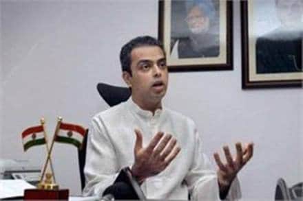 Milind Deora, PM Modi, Howdy Modi