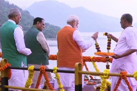 Happy Bday PM Modi, sardar sarovar dam, Namami narmade, narmada poojan
