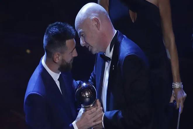  Van Dijk had been bidding to become just the second defender -- after Italian Fabio Cannavaro in 2006 -- to be recognised by FIFA as the world's best player. 