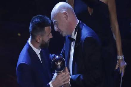  Van Dijk had been bidding to become just the second defender -- after Italian Fabio Cannavaro in 2006 -- to be recognised by FIFA as the world's best player. 