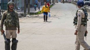 Kashmir Valley, Kashmir Valley shutdown, public transport, public transport in kashmir, inter-district cabs