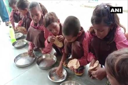 Pawan Kumar Jaiswal, video, salt, roti, midday meal, Mirzapur, uttar pradesh, journalist booked Pawan Kumar Jaiswal, video, salt, roti, midday meal, Mirzapur, uttar pradesh, journalist booked