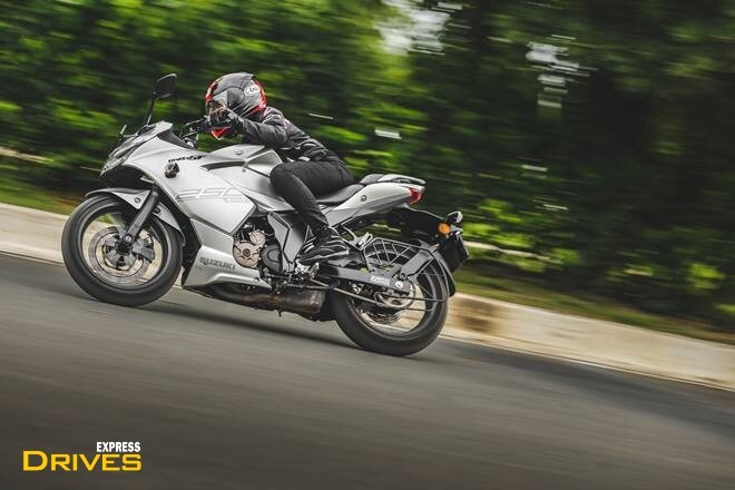 Handling & comfort: This is the best part about the Gixxer SF 250 – it delivers on sporty handling while ensuring comfort for the rider. The dimensions, design and sculpting on the fuel tank ensure a committed stance if needed. The tyres have ample grip and are rounded for effortless cornering. The suspension set up is on the softer side of the spectrum which combined with a large well-cushioned seat and a relaxed riding posture guarantee comfort. [Specs: Suspension (front) Telescopic, Coil spring, Oil damped, (rear) Swing Arm Type, Mono Suspension, Tyres (front) 110/70R - 17 M/C - radial tubeless, (rear) 150/60R - 17 M/C - radial tubeless]