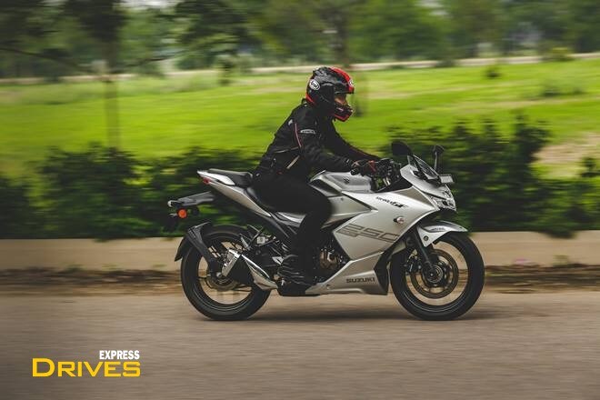 Lightweight: The Gixxer SF 250 is lightweight and very easy to handle. The seat height isn't very tall and the rider geometry allows ease of maneuverability. The Gixxer SF 250 makes for a great package for young riders interested in knee downs and committed riding. [Seat height 800 mm, ground clearance 165 mm, kerb weight 161 kg]