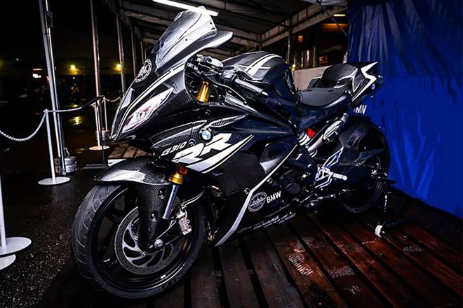 BMW Motorrad unveiled the fully-faired version of the G310 R in Japan in March this year. The showbike seems to pick design inspiration from the limited-edition, track-spec HP4 Race with carbon-fibre body panels. Considering that the price premium the RR would have over the G310 R, it is highly unlikey BMW Motorrad will launch it in India. But we sure would love to see it here.