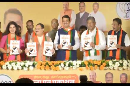 BJP Working President JP Nadda, Chief Minister Devendra Fadnavis and other leaders together released the BJP's 'Sankalp Patra' in Mumbai (Twitter)