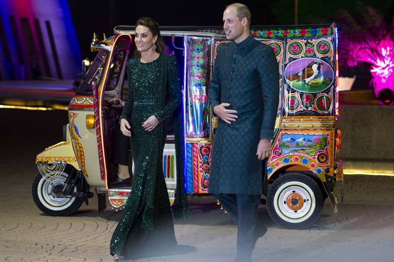 kate middleton, kate middleton pakistan, kate middleton pakistan dress, kate middleton pakistan earrings, kate middleton pakistan tour, kate middleton and william pakistan, prince william kate middleton pakistan