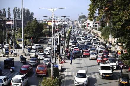 Traffic jam seen in Srinagar city (File Photo/Oct 9, 2019) Traffic jam seen in Srinagar city (File Photo/Oct 9, 2019)