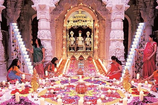 The celebrations start two days before Diwali on Dhanteras, which is the day of renunciation by Bhagwan Mahavir.