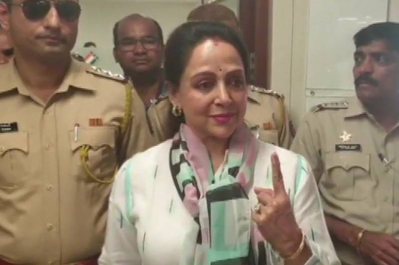Maharashtra Assembly Election 2019, haryana election 2019, Assembly Election 2019, assembly election poll 2019, Assembly Elections 2019, assembly elections polling, election voting, Maharashtra Assembly election, bollywood, politicians