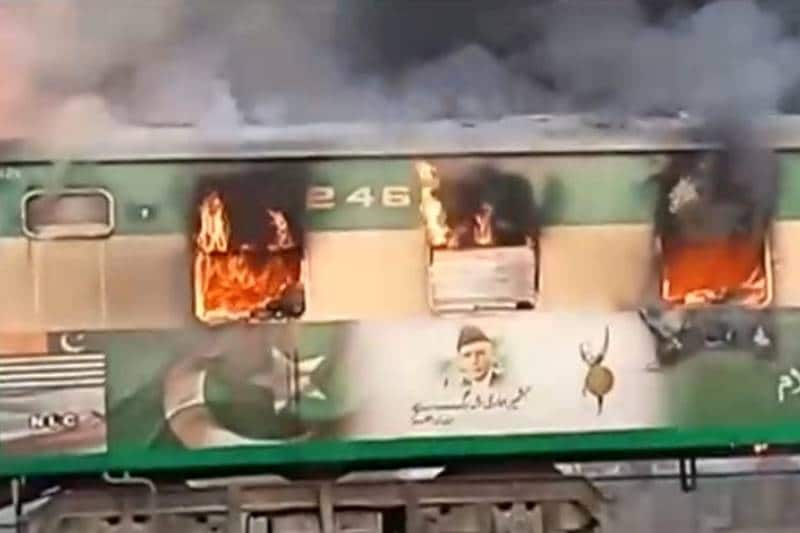 pakistan, pakistan train, Rawalpindi express, Tezgam Express, jammu kashmir, lahore to islamabad distance, lahore to Karachi, abohar weather, pakistan train accident, pakistan train fire