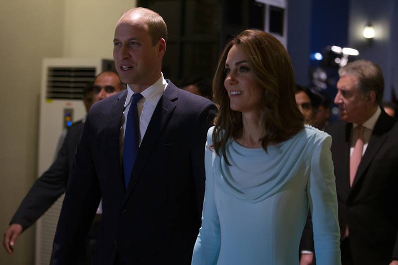 kate middleton, kate middleton pakistan, kate middleton pakistan dress, kate middleton pakistan earrings, kate middleton pakistan tour, kate middleton and william pakistan, prince william kate middleton pakistan