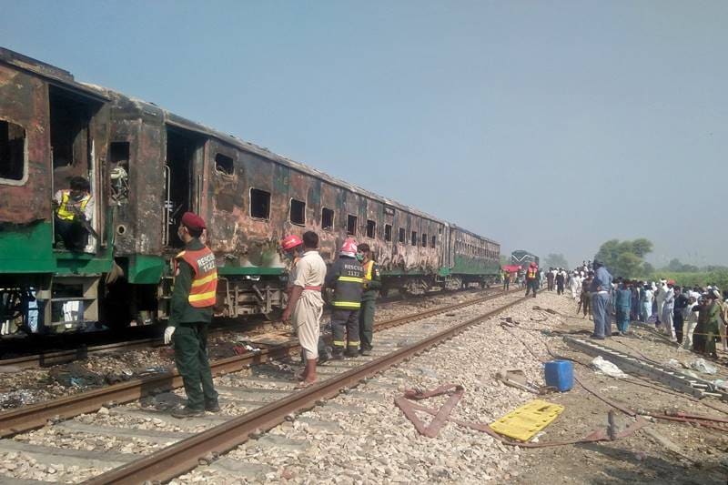 pakistan, pakistan train, Rawalpindi express, Tezgam Express, jammu kashmir, lahore to islamabad distance, lahore to Karachi, abohar weather, pakistan train accident, pakistan train fire