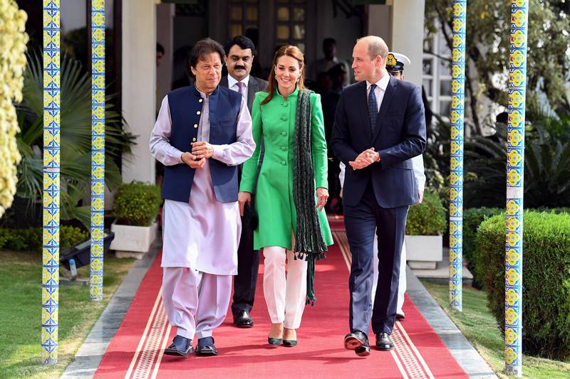 kate middleton, kate middleton pakistan, kate middleton pakistan dress, kate middleton pakistan earrings, kate middleton pakistan tour, kate middleton and william pakistan, prince william kate middleton pakistan
