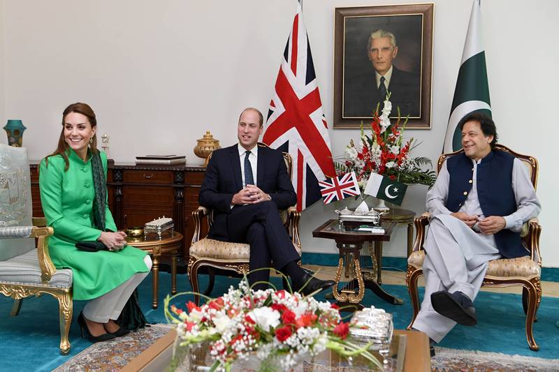 kate middleton, kate middleton pakistan, kate middleton pakistan dress, kate middleton pakistan earrings, kate middleton pakistan tour, kate middleton and william pakistan, prince william kate middleton pakistan