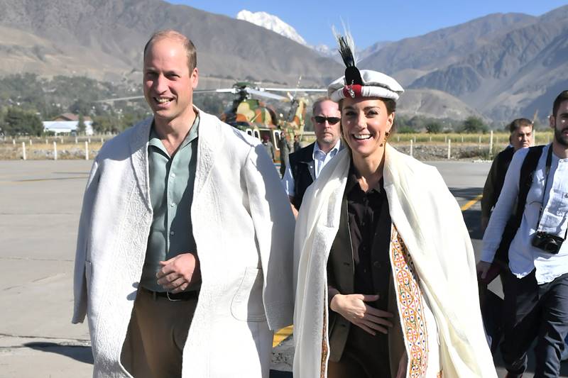 kate middleton, kate middleton pakistan, kate middleton pakistan dress, kate middleton pakistan earrings, kate middleton pakistan tour, kate middleton and william pakistan, prince william kate middleton pakistan