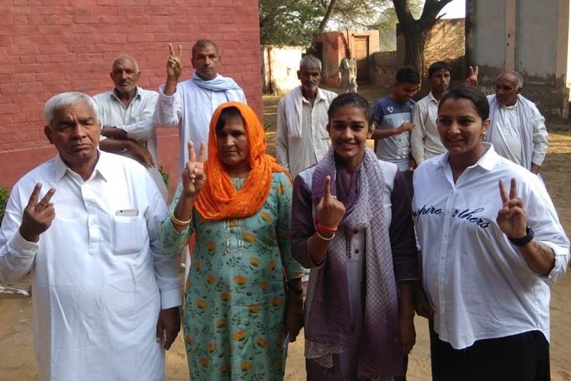 Maharashtra Assembly Election 2019, haryana election 2019, Assembly Election 2019, assembly election poll 2019, Assembly Elections 2019, assembly elections polling, election voting, Maharashtra Assembly election, bollywood, politicians