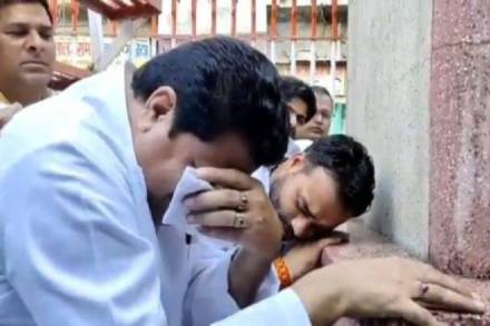 firoz khan, samajwadi party leader, sp leader crying video
