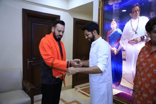 Shera joins Shiv Sena in Mumbai. 