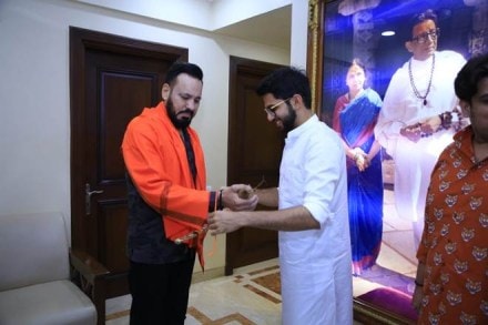 Shera joins Shiv Sena in Mumbai. Shera joins Shiv Sena in Mumbai.