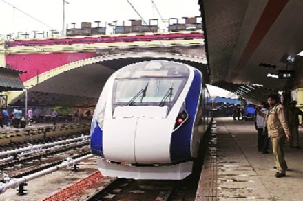 It is difficult to understand the rationale of the IR retarding its much-delayed strategy for a quick, bold and extensive makeover of its passenger services