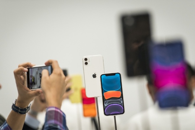 Apple’s lower prices, users’ ageing handsets drive iPhone demand