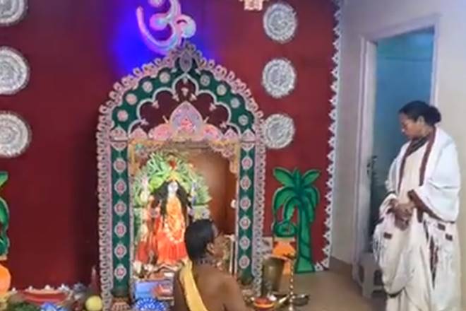 Mamata Banerjee, West Bengal CM Mamata Banerjee, Kali Puja, Bengal CM Mamata, Mamata, West Bengal, diwali, happy diwali, diwali 2019