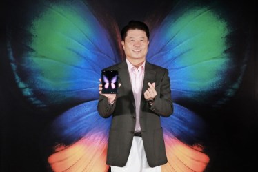 Samsung ups the ante with first foldable phone in India, Galaxy Fold to ship for whopping Rs 1.65 lakh