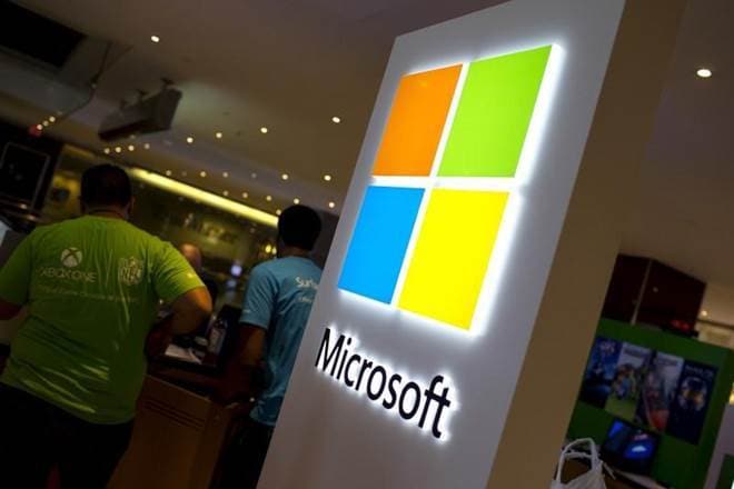 Microsoft Teams, used by companies such as General Electric and SAP, competes with Slack Technologies Inc .