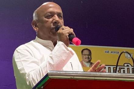 Saryu Roy is contesting against CM Raghubar Das from Jamshedpur East.  Saryu Roy is contesting against CM Raghubar Das from Jamshedpur East.