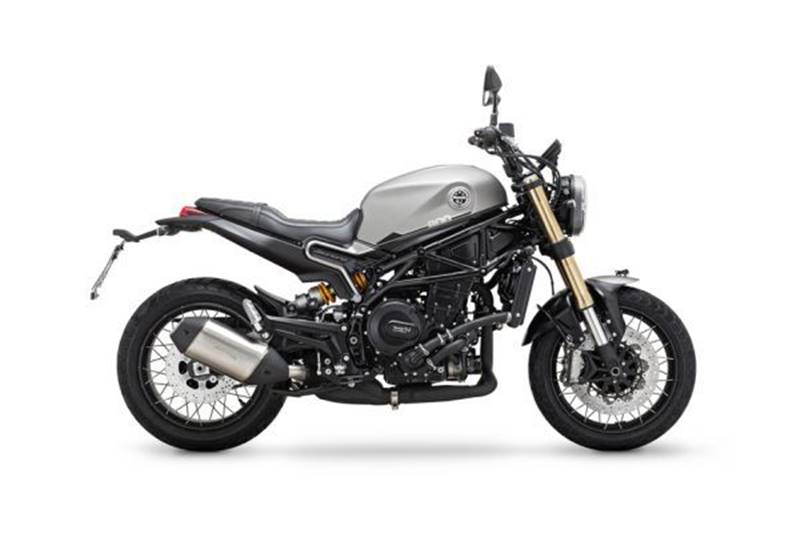 Benelli Leoncino 800 - The bigger Leoncino 800 has been unveiled at the ongoing EICMA 2019. The front end of the motorcycle gets an all LED oval shaped headlamp that looks similar to the unit on the Leoncino 500. The engine is a 754cc, parallel twin unit that is good for shedding out 81hp of power and 67Nm of torque. The Italian scrambler gets 17-inch rims at both ends with dual purpose tyres. Benelli is currently quite aggressive in its product strategies for India and already has the Leoncino 250 and Leoncino 500 on sale here. Therefore, we expect the Leoncino 800 to also land in India sometime next year.