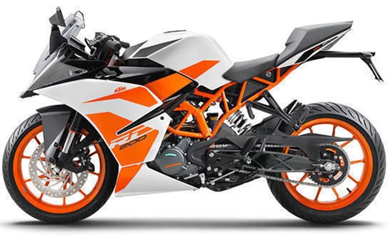 3. KTM RC200: The only motorcycle on this list with a supersport character, KTM RC200 comes with a 199.5cc liquid-cooled single-cylinder engine that makes 24.6 bhp and 19.2 Nm and is paired with a six-speed transmission. It can do a top speed of about 140 km/h. Those not looking for a supersport can go for KTM 200 Duke, which is also cheaper than the RC. Price: 1.78 lakh (ex-showroom, Delhi)