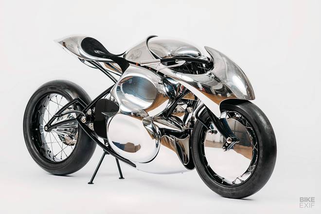 A beautifully crafted body can make a massive difference. Take, for example, Ducati motorcycles – even if you are a Kawasaki or Honda or Aprillia fan, you'd still agree that Ducati does build some very gorgeous looking motorcycles. Custom motorcycles open a range of avenues for the builder as to what the end result should look like and Canadian builder Jay Donovan of Baresteel Design has clearly made use of all he could for the Stingray. (Source: Bikeexif)